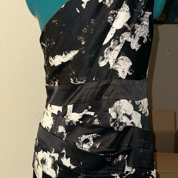 One Shoulder Black And White Dress - Picture 2 of 7